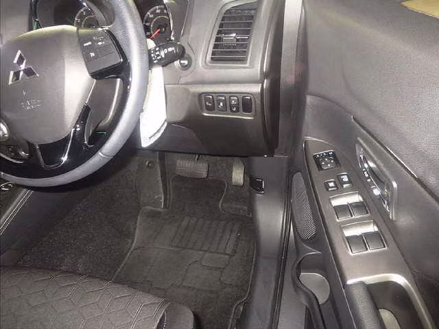 MITSUBISHI RVR