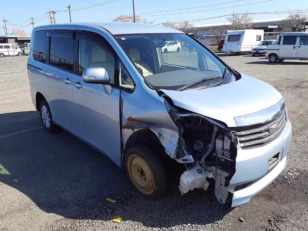 TOYOTA NOAH