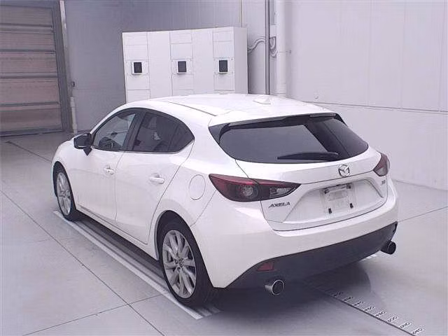 MAZDA AXELA