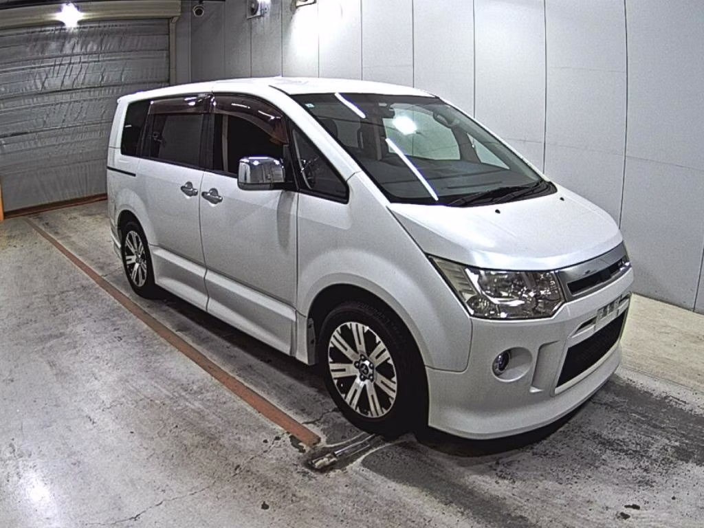 MITSUBISHI DELICA D:5