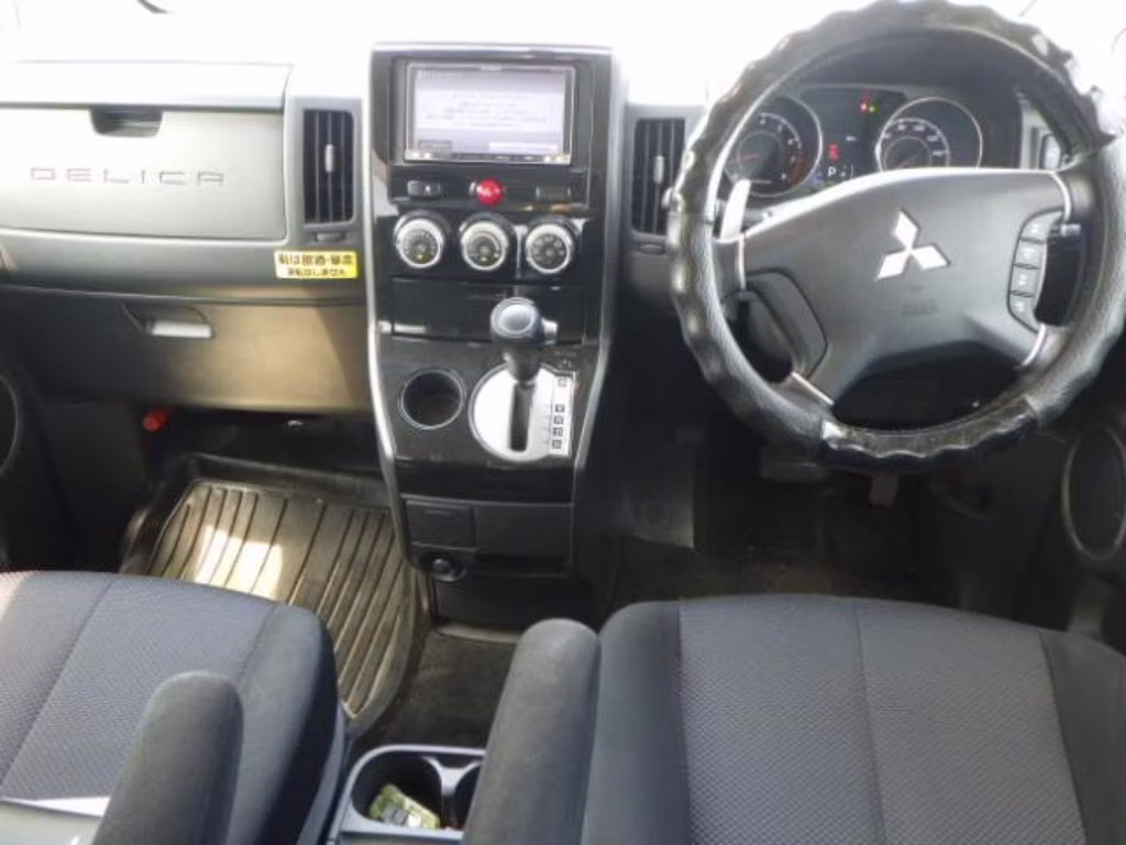 MITSUBISHI DELICA D:5