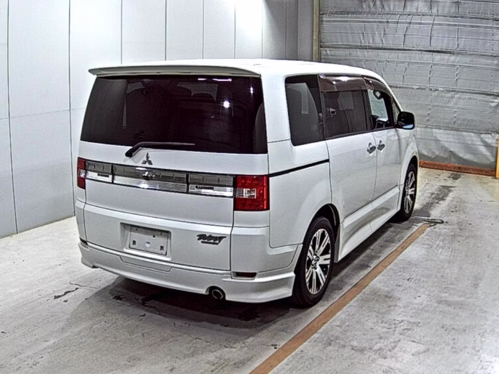 MITSUBISHI DELICA D:5
