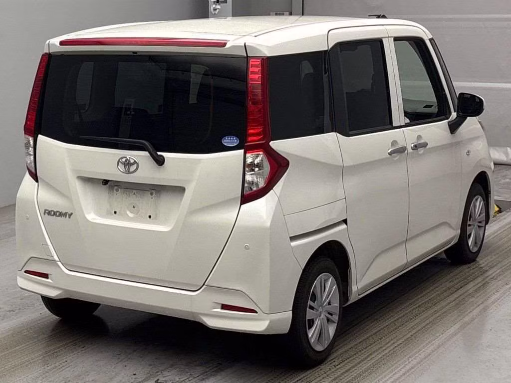 TOYOTA ROOMY