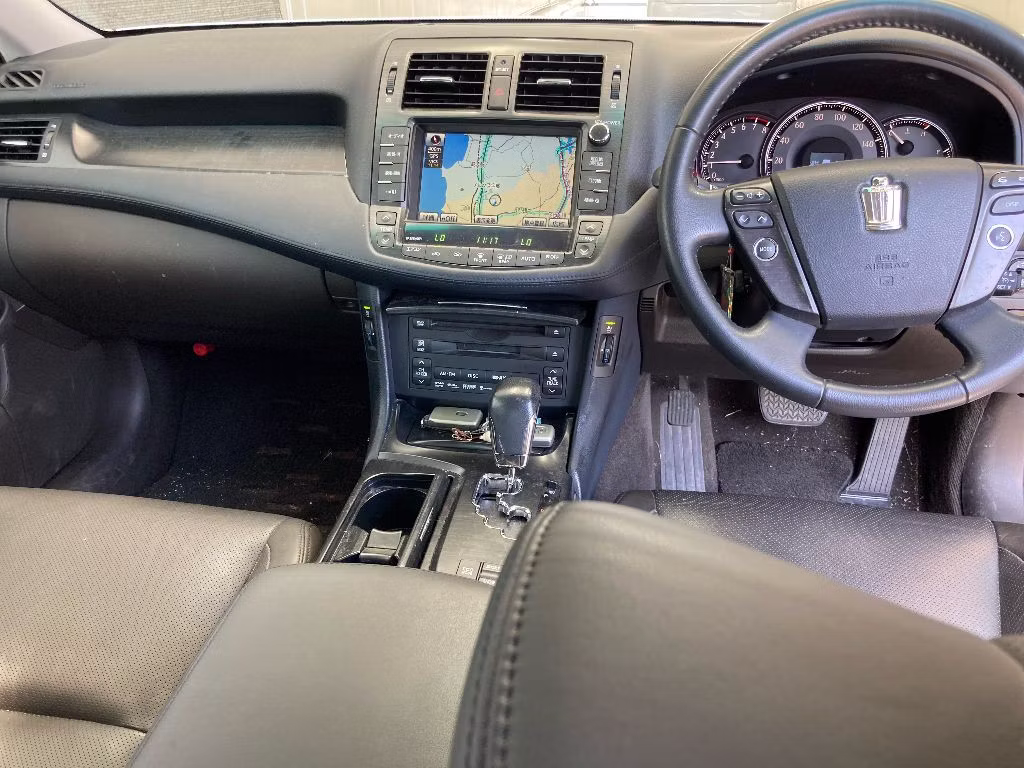 TOYOTA CROWN