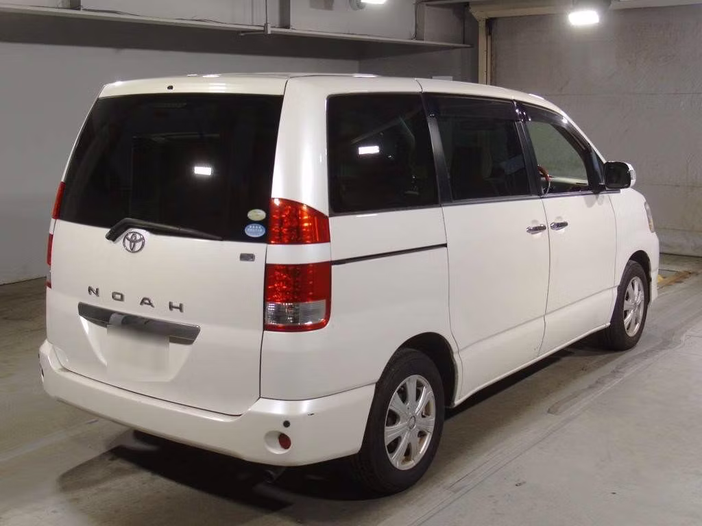 TOYOTA NOAH