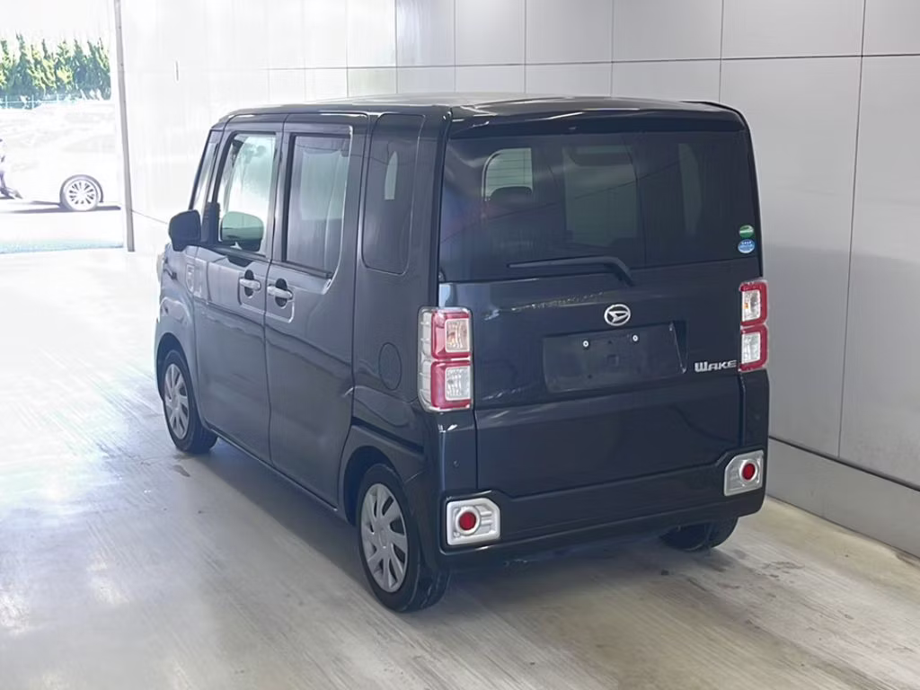 DAIHATSU WAKE