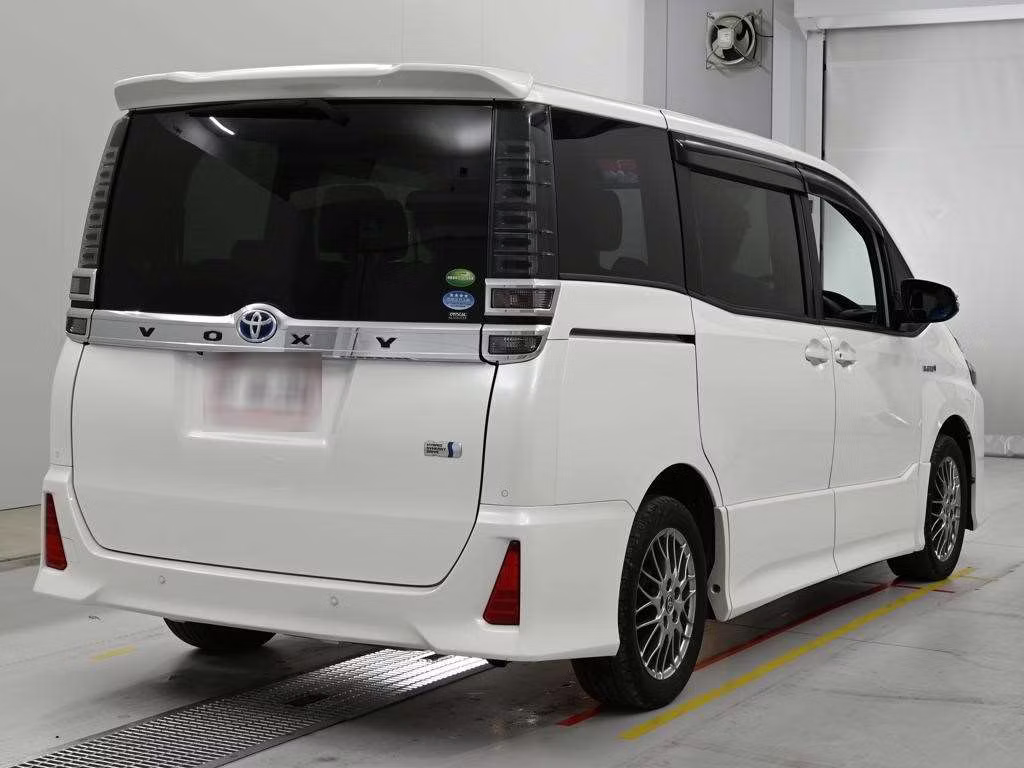 TOYOTA VOXY