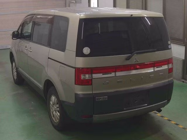MITSUBISHI DELICA D:5
