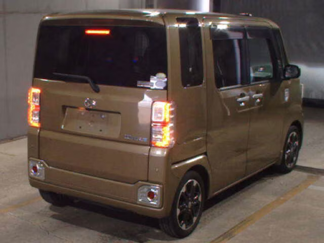 DAIHATSU WAKE