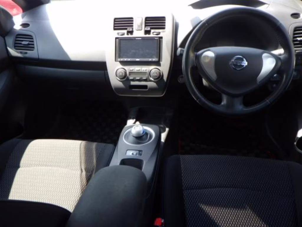 NISSAN LEAF