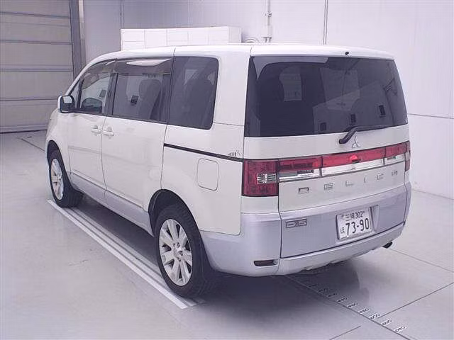 MITSUBISHI DELICA D:5
