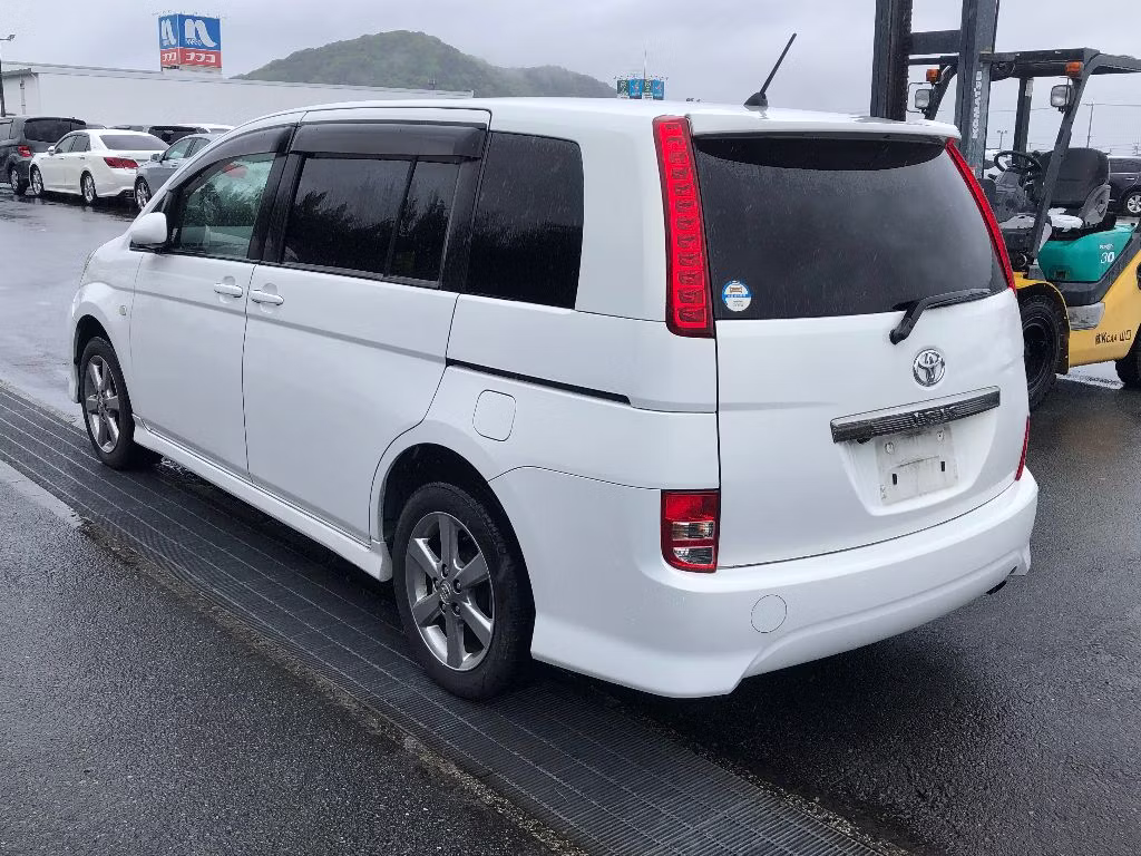 TOYOTA ISIS