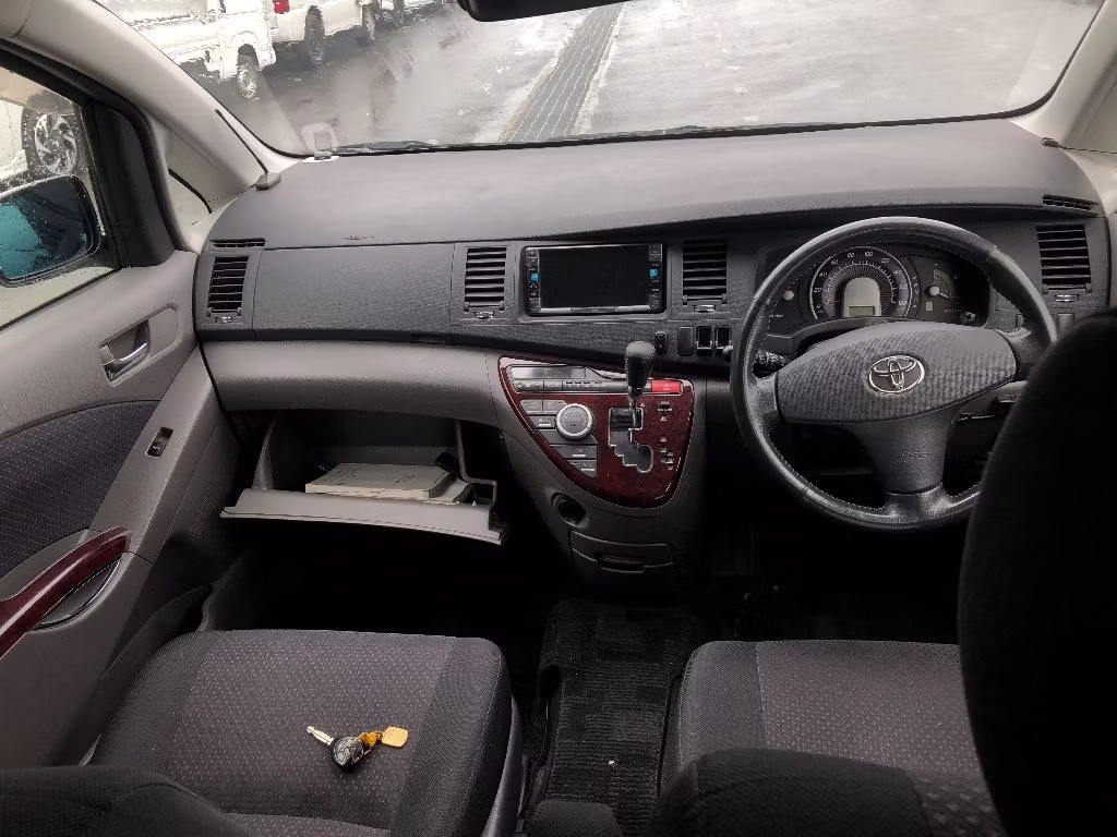 TOYOTA ISIS