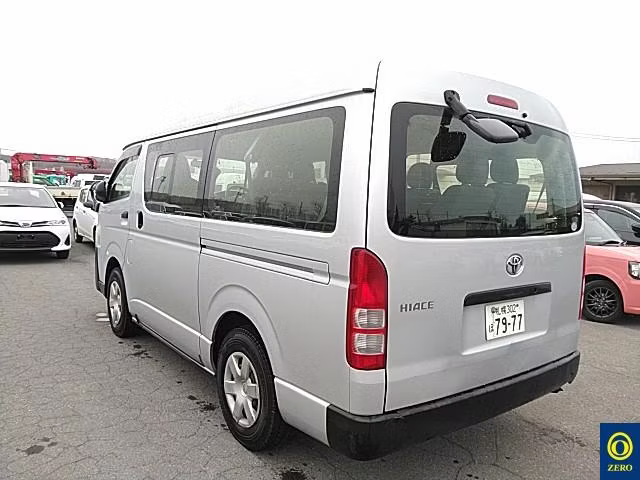 TOYOTA HIACE