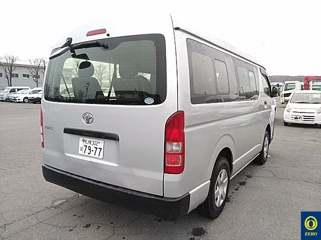 TOYOTA HIACE