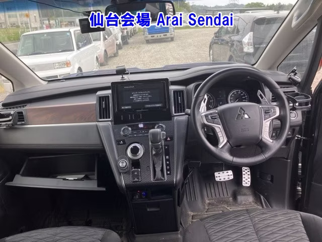 MITSUBISHI DELICA D:5
