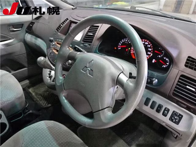 MITSUBISHI GRANDIS