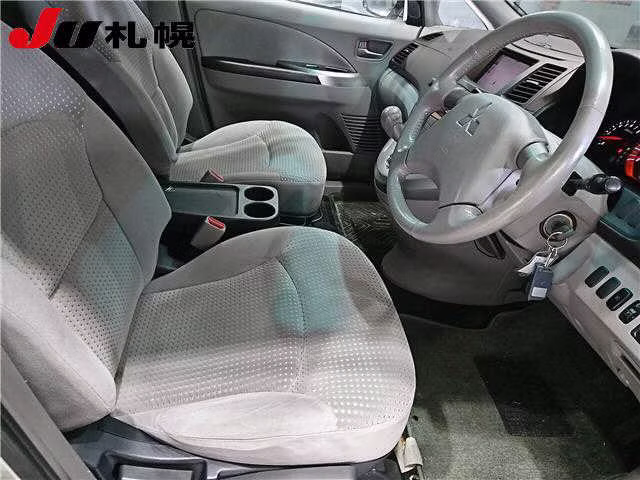 MITSUBISHI GRANDIS