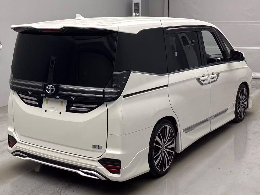 TOYOTA VOXY