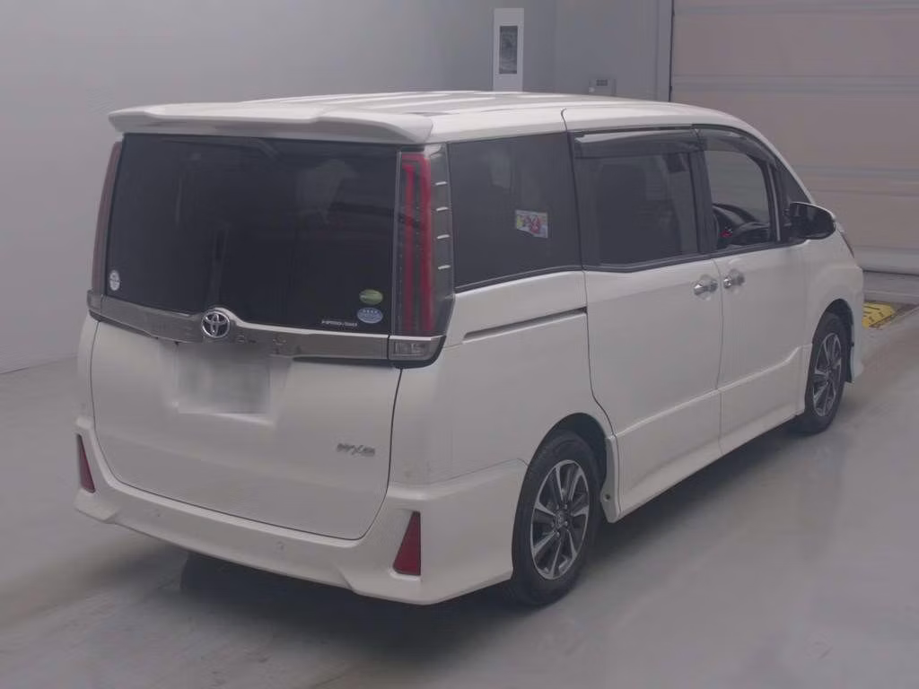 TOYOTA NOAH