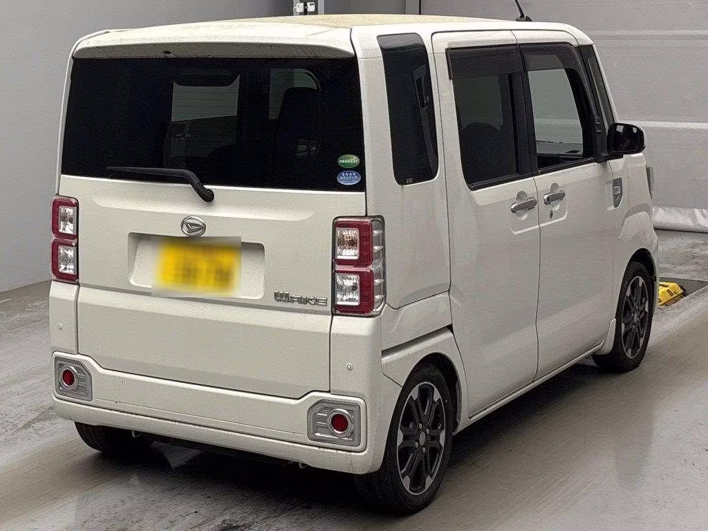 DAIHATSU WAKE