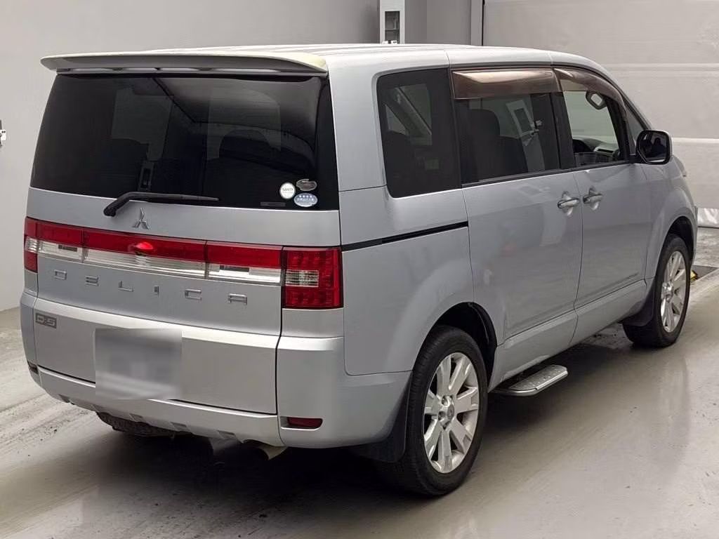 MITSUBISHI DELICA D:5