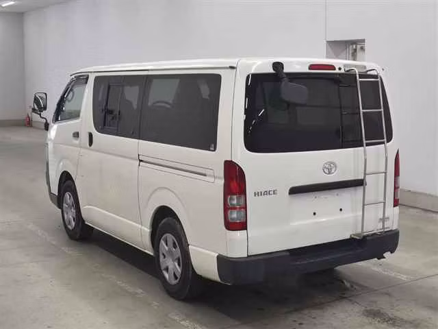 TOYOTA REGIUS ACE