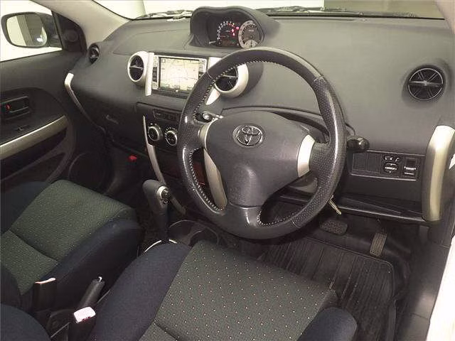 TOYOTA IST