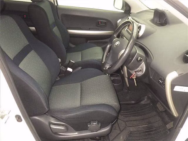 TOYOTA IST