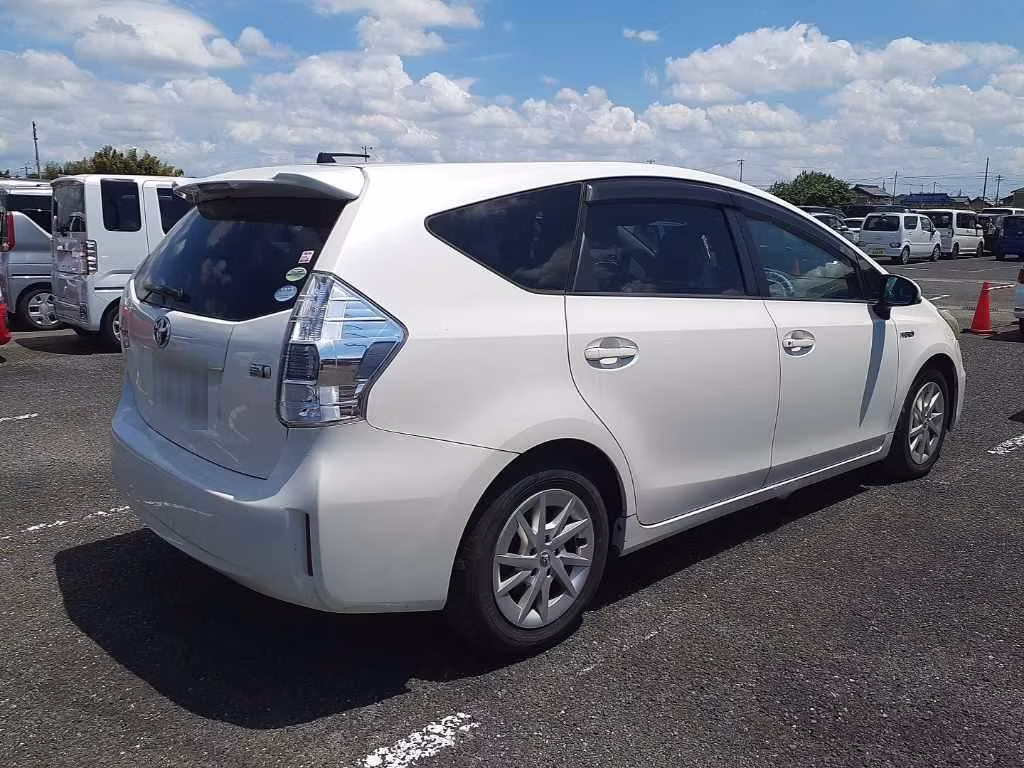TOYOTA PRIUS ALPHA
