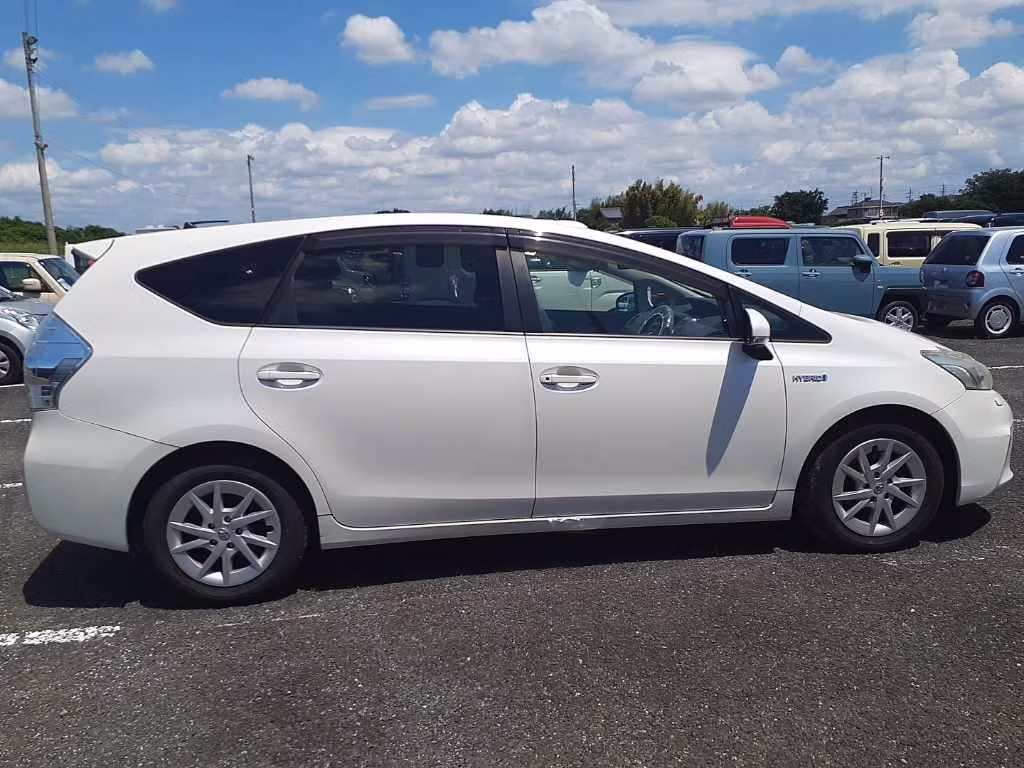 TOYOTA PRIUS ALPHA