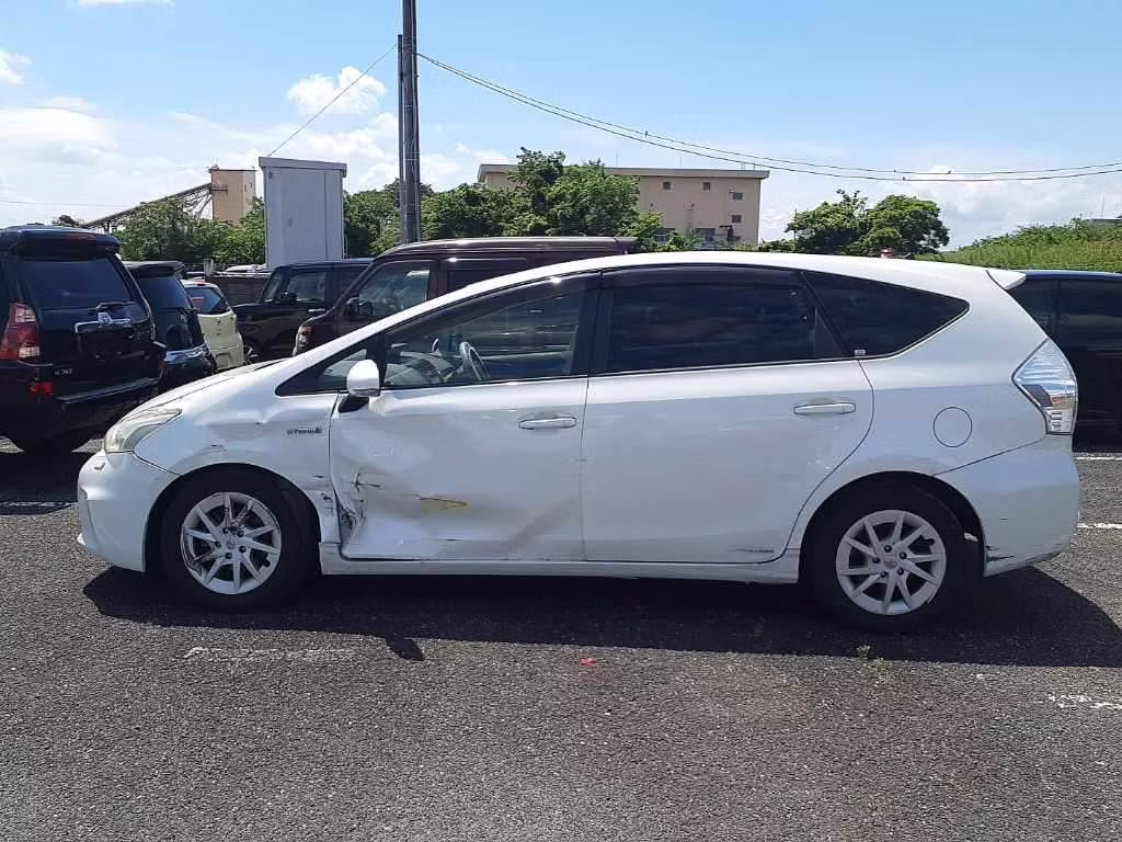 TOYOTA PRIUS ALPHA