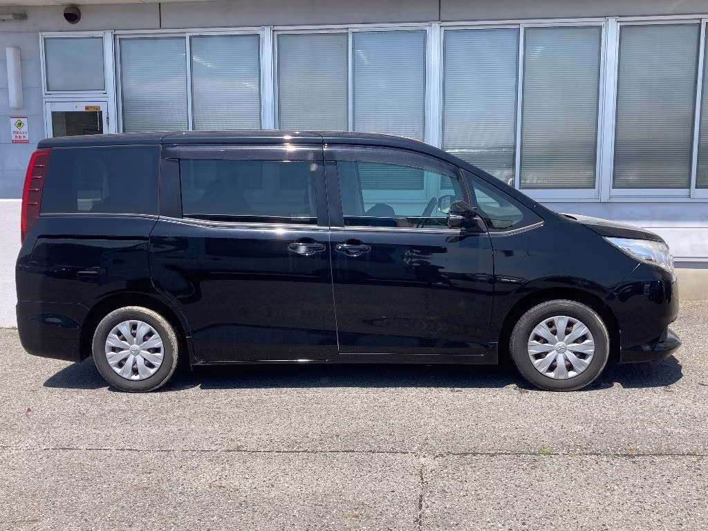 TOYOTA NOAH
