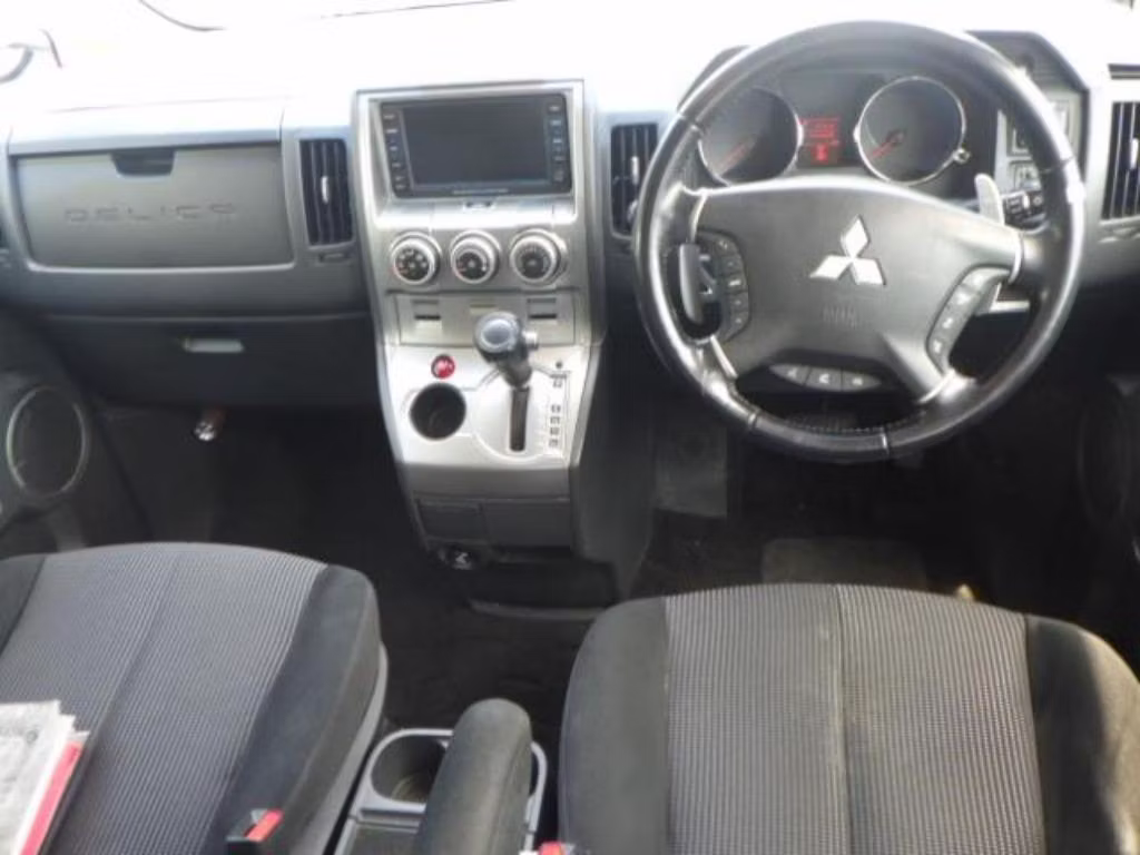 MITSUBISHI DELICA D:5