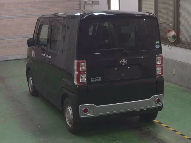 TOYOTA PIXIS MEGA