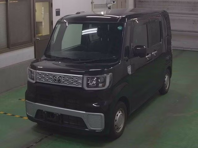 TOYOTA PIXIS MEGA