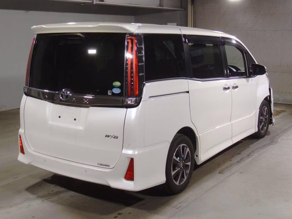 TOYOTA NOAH