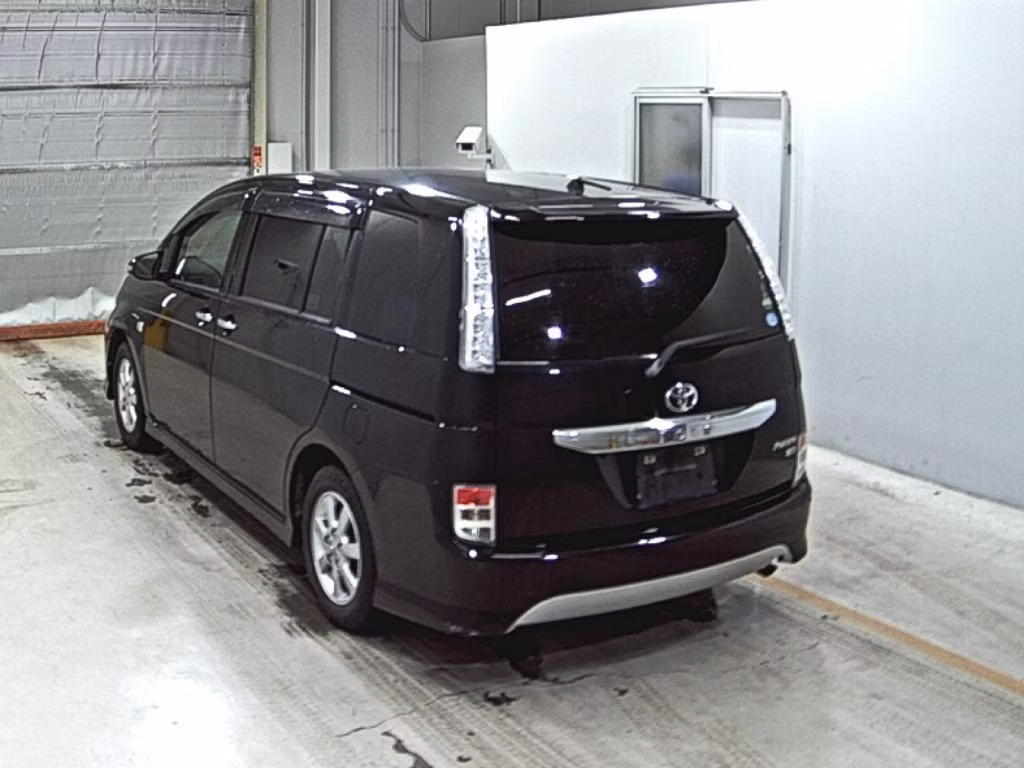 TOYOTA ISIS