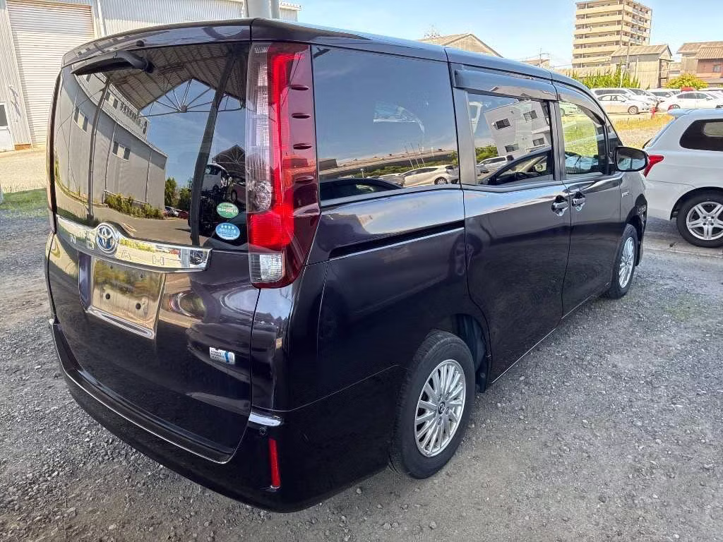 TOYOTA NOAH