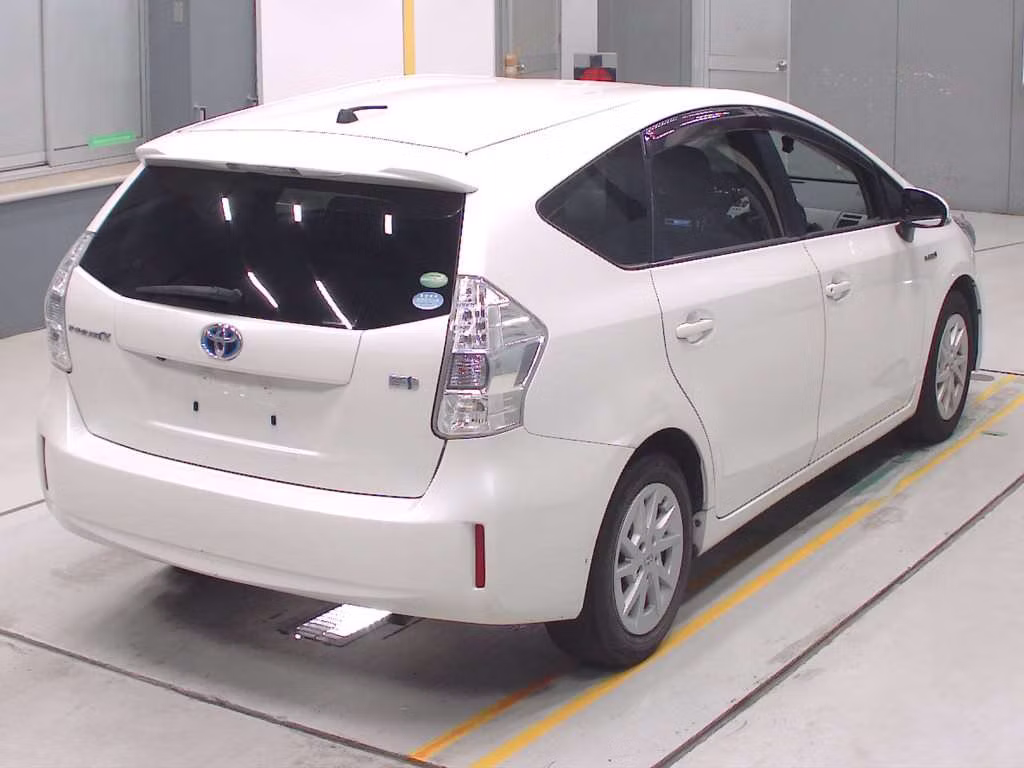 TOYOTA PRIUS ALPHA