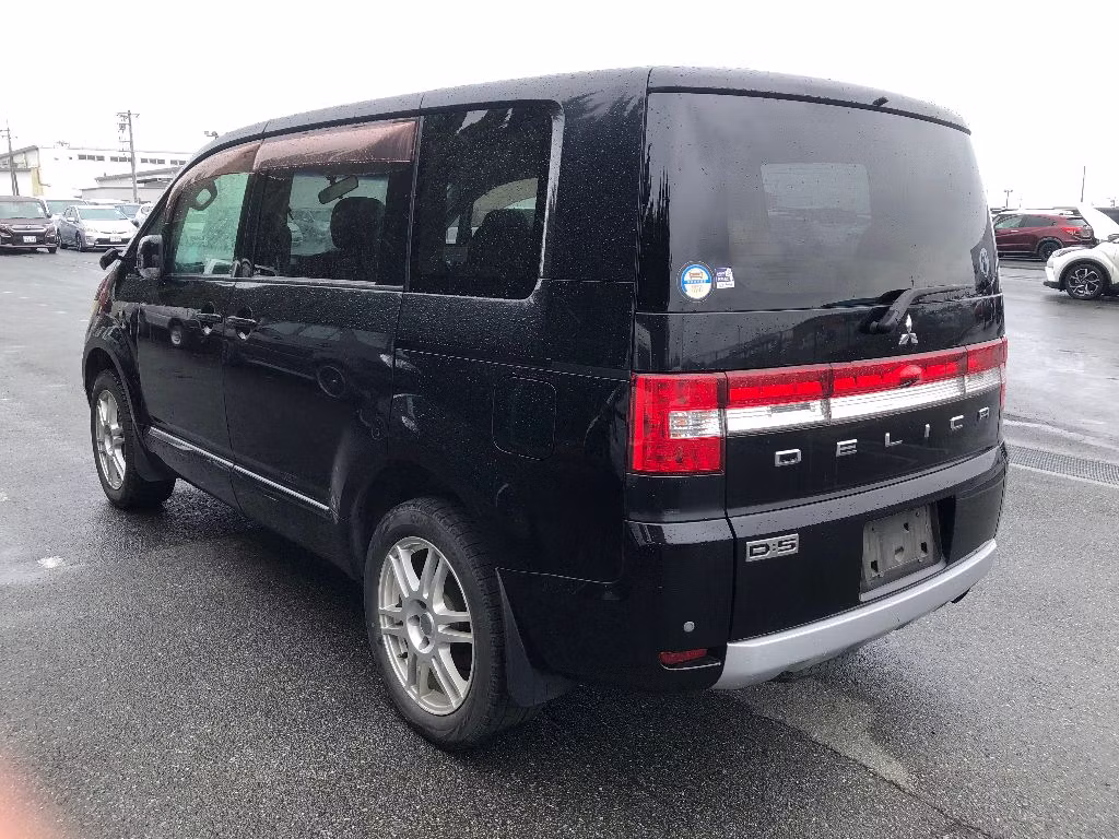 MITSUBISHI DELICA D:5