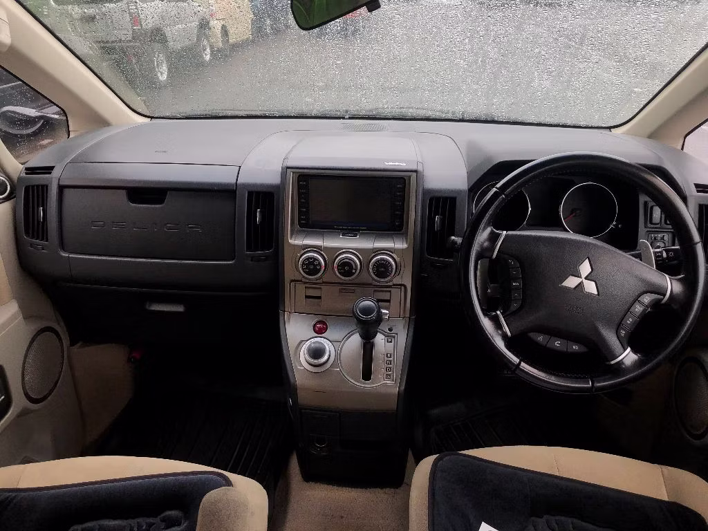 MITSUBISHI DELICA D:5