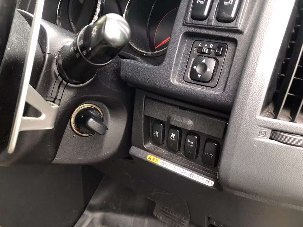 MITSUBISHI DELICA D:5