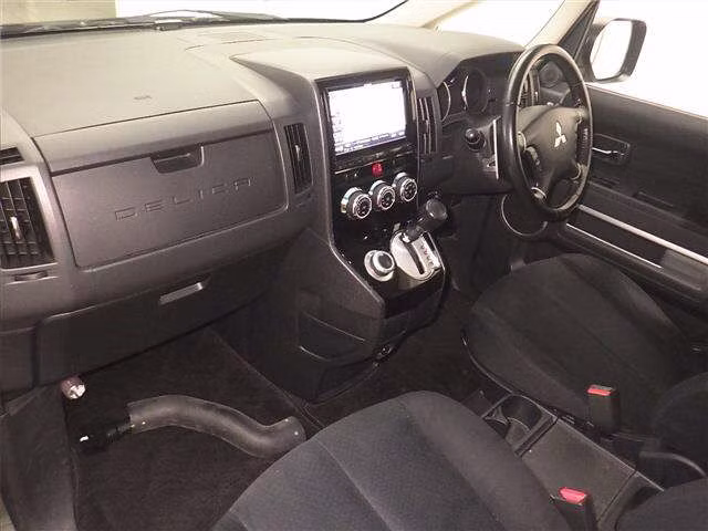 MITSUBISHI DELICA D:5