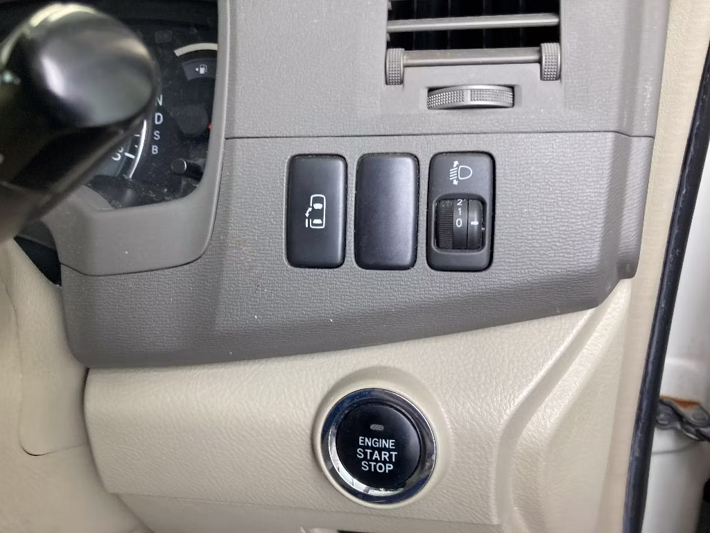 TOYOTA ISIS