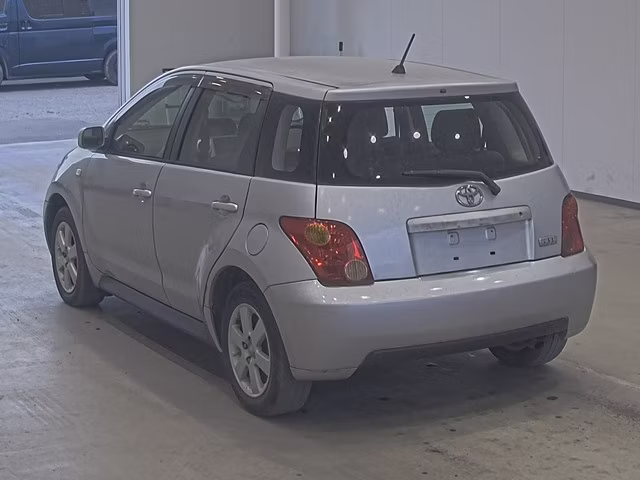 TOYOTA IST