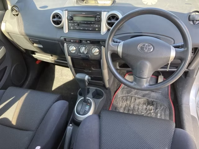 TOYOTA IST