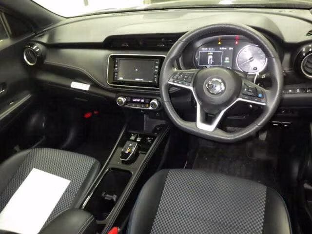 NISSAN KICKS