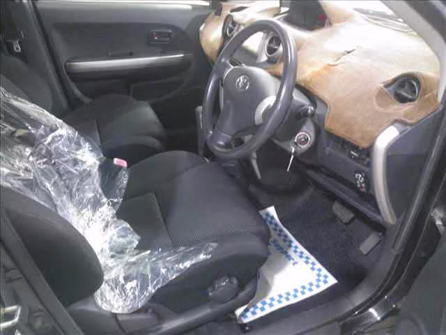 TOYOTA IST
