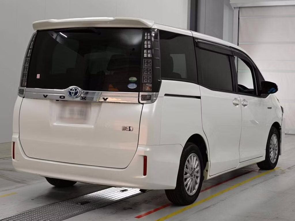 TOYOTA VOXY